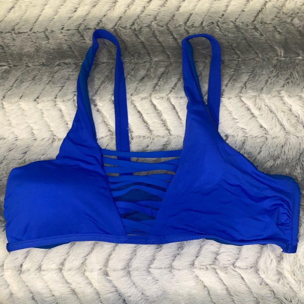 Bikini - Picture 2 of 7